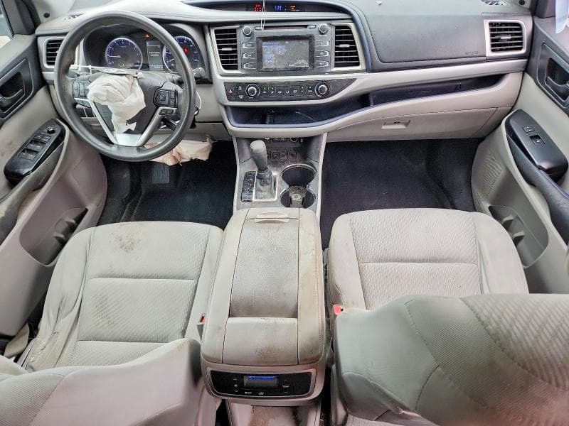 2017 TOYOTA HIGHLANDER LE 8