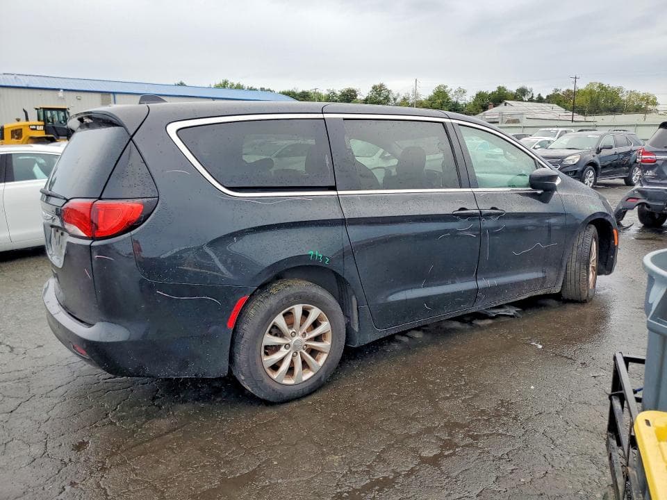 2017 CHRYSLER PACIFICA TOURING 3