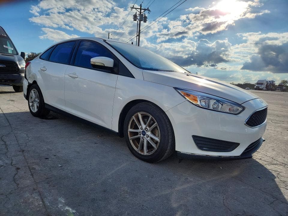 2017 FORD FOCUS SE 4