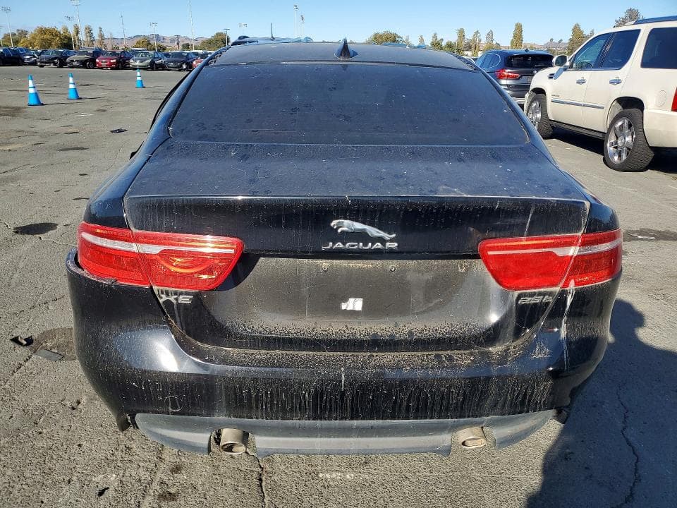 2018 JAGUAR XE 6