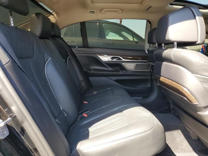 2020 BMW 750 XI 10