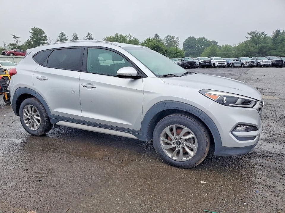 2017 HYUNDAI TUCSON SE PLUS 4