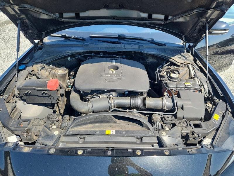 2017 JAGUAR XE PREMIUM 11