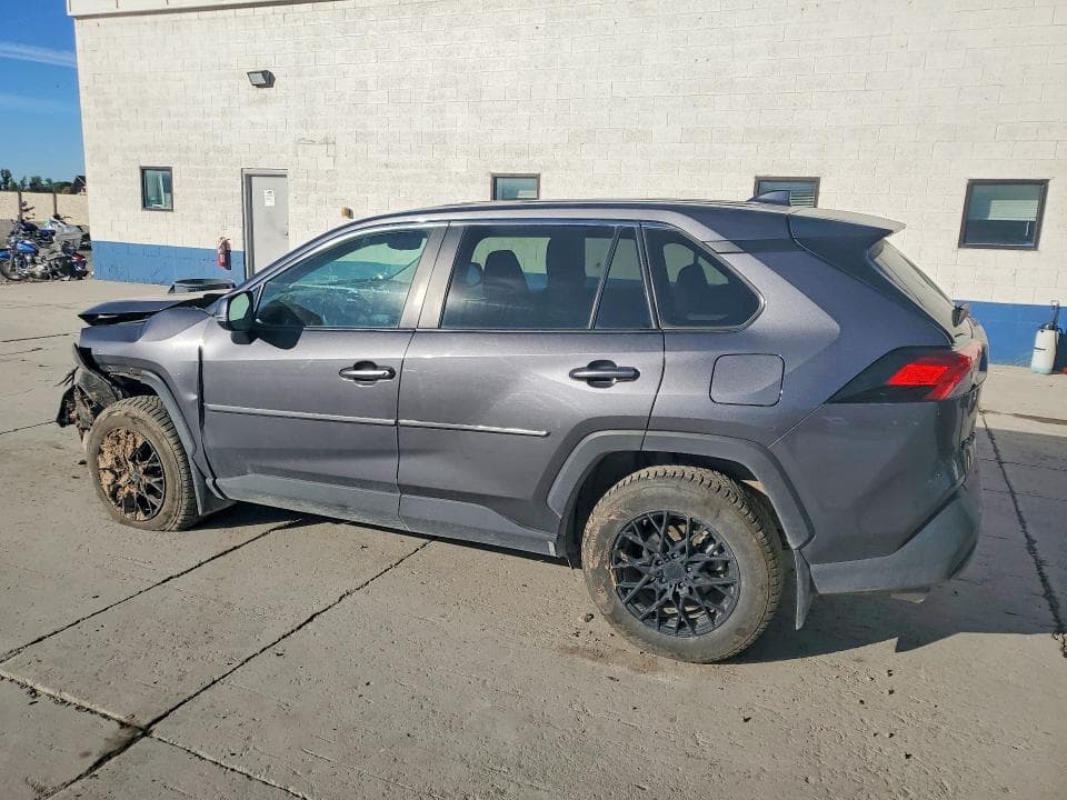 2022 TOYOTA RAV4 LE 2