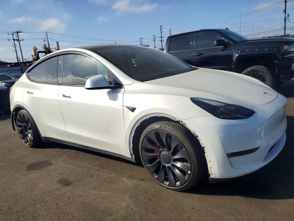 2025 TESLA MODEL Y 4
