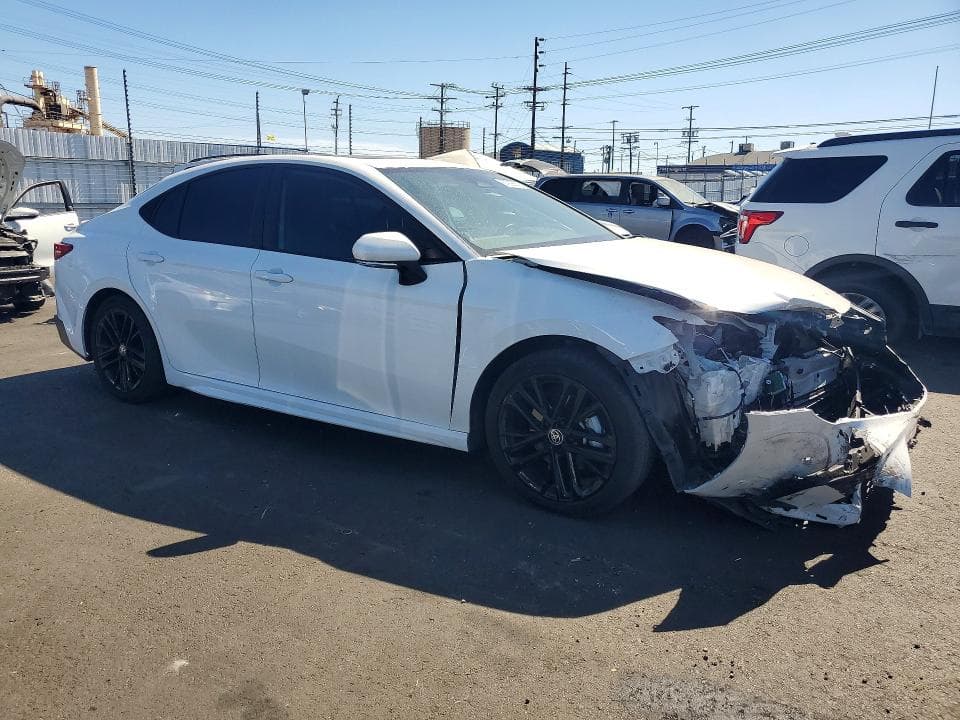 2025 TOYOTA CAMRY SE 4