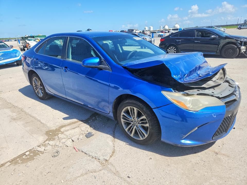 2017 TOYOTA CAMRY SE 4