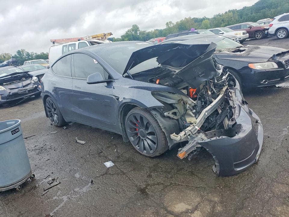 2023 TESLA MODEL Y 4