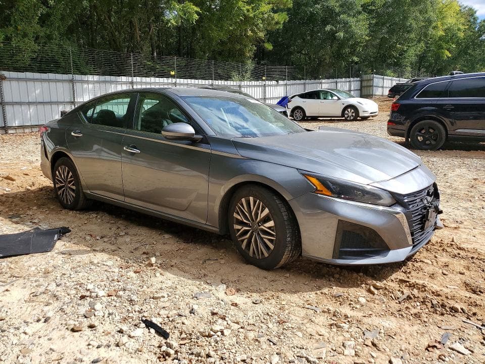 2023 NISSAN ALTIMA SV 4