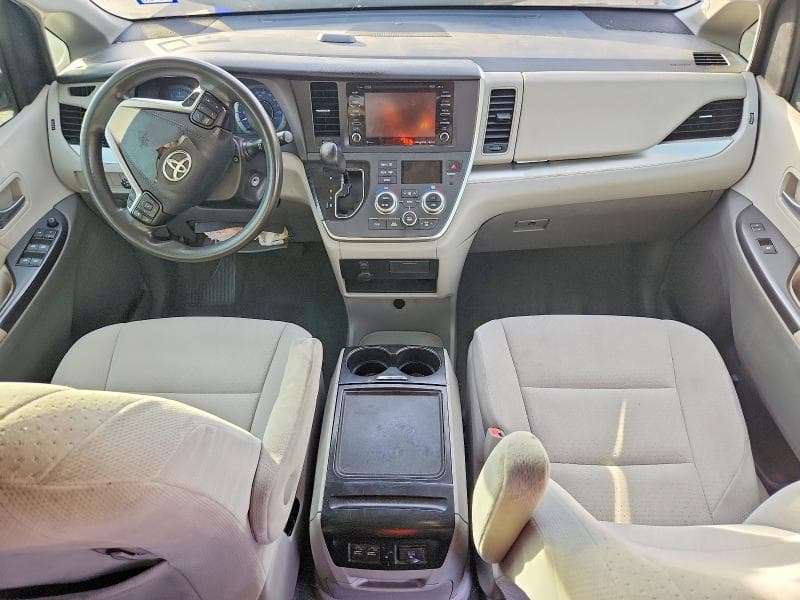 2020 TOYOTA SIENNA LE 8