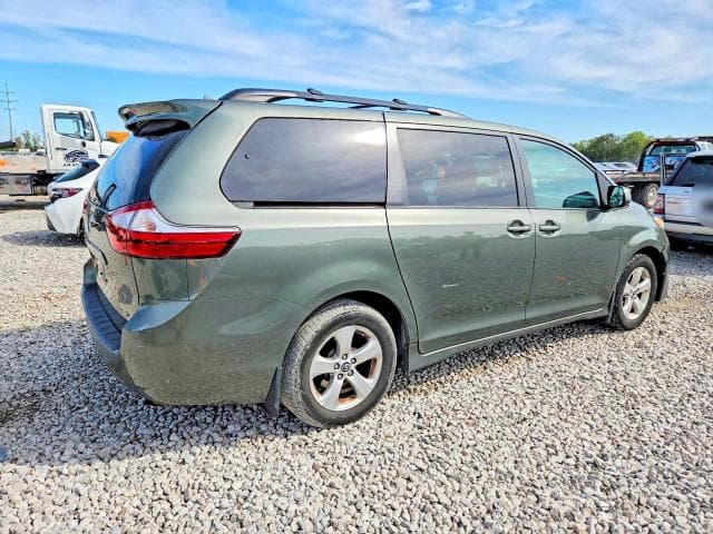 2018 TOYOTA SIENNA LE 3
