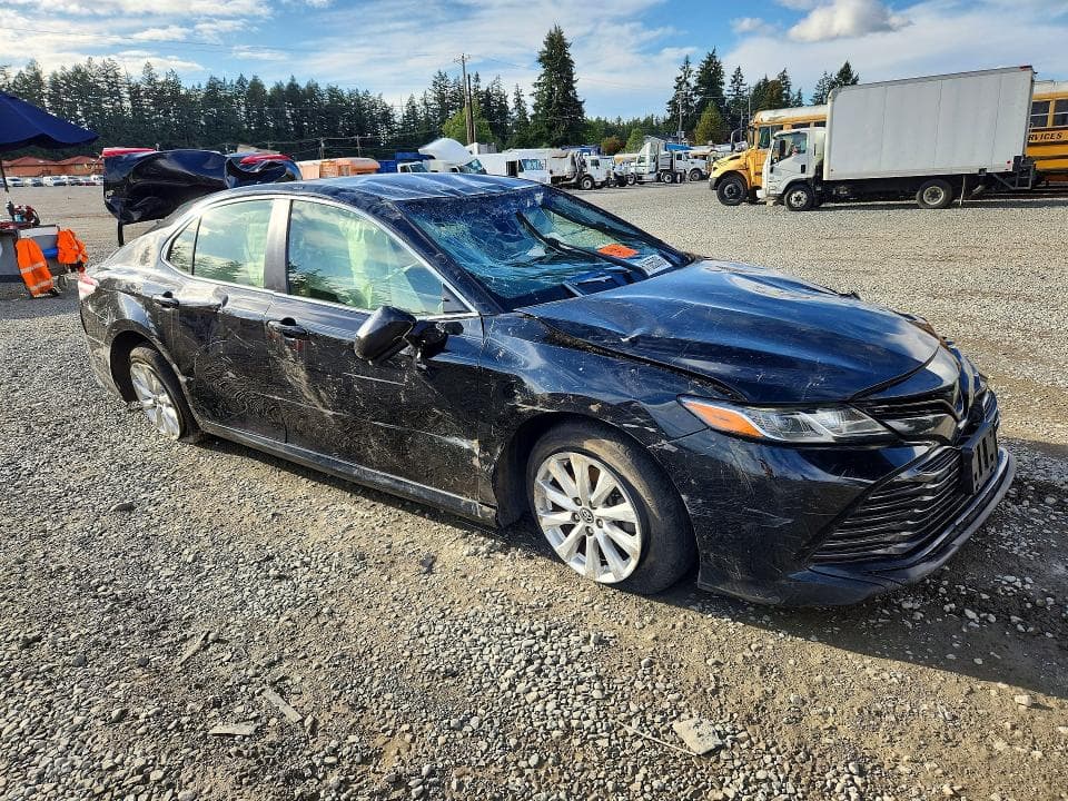 2018 TOYOTA CAMRY LE 4