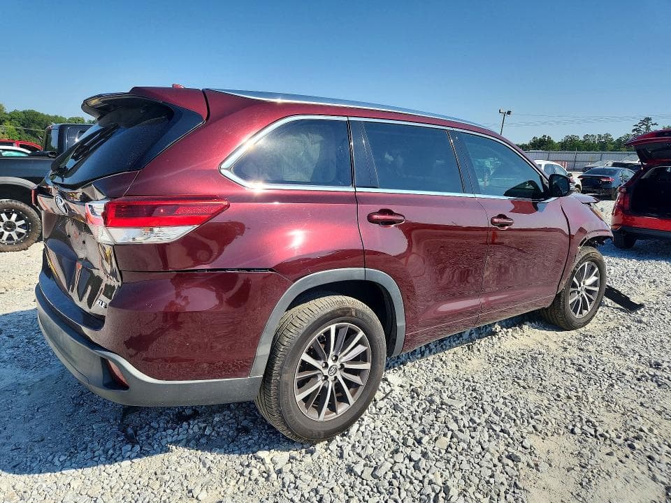 2017 TOYOTA HIGHLANDER XLE 3