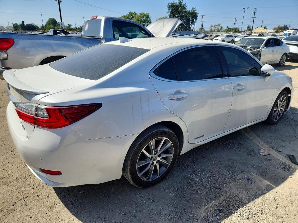 2017 LEXUS ES 300H 3
