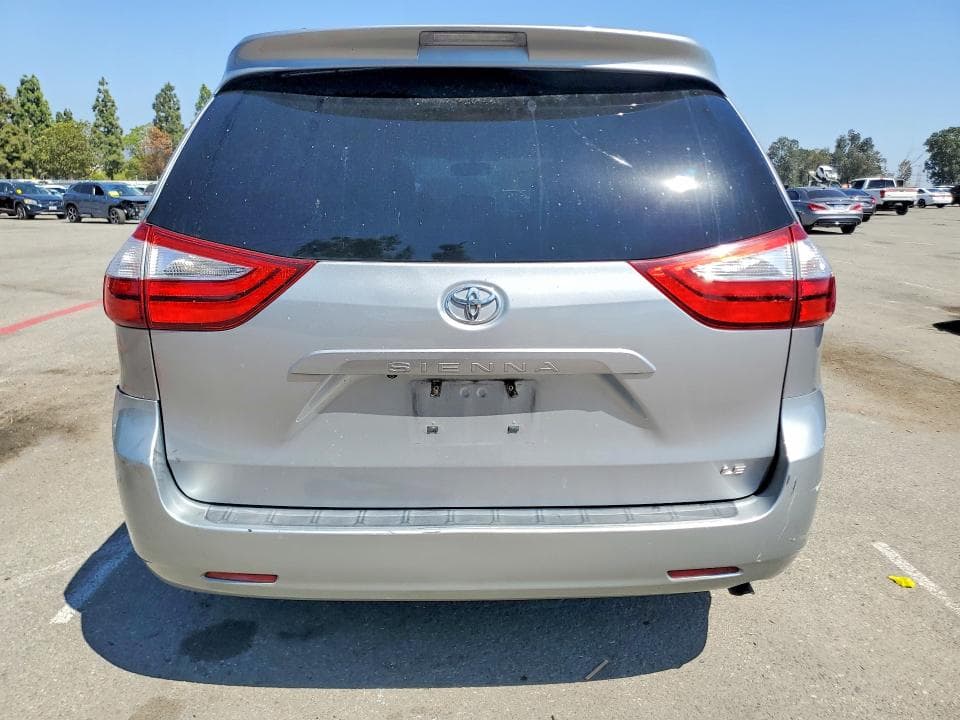 2017 TOYOTA SIENNA LE 6