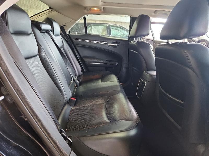 2017 CHRYSLER 300C 10