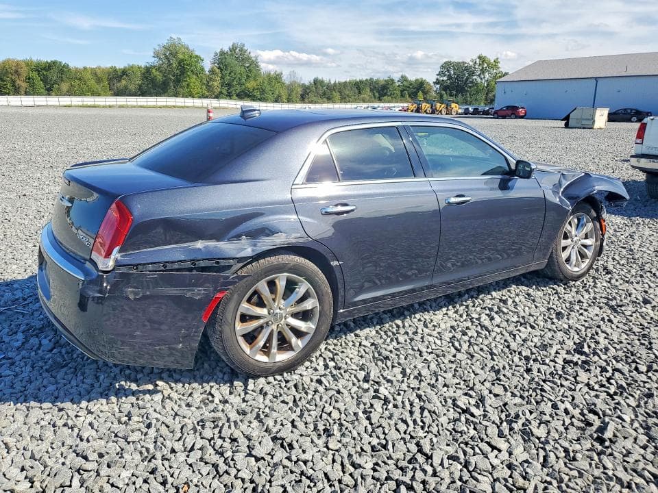 2017 CHRYSLER 300C 3
