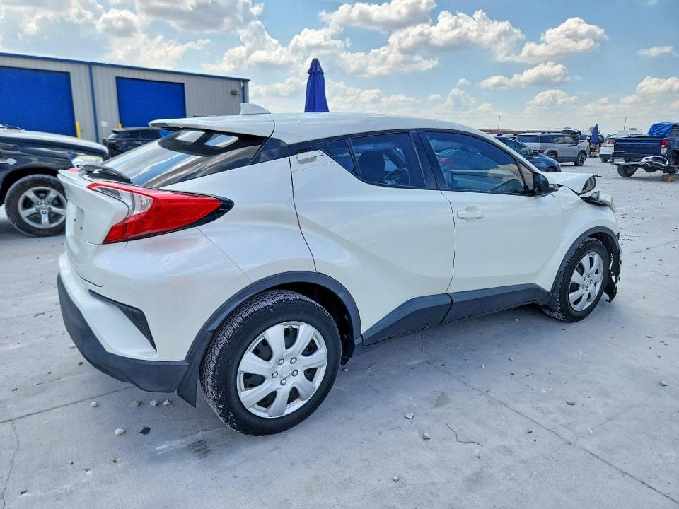 2019 TOYOTA C-HR LE 3