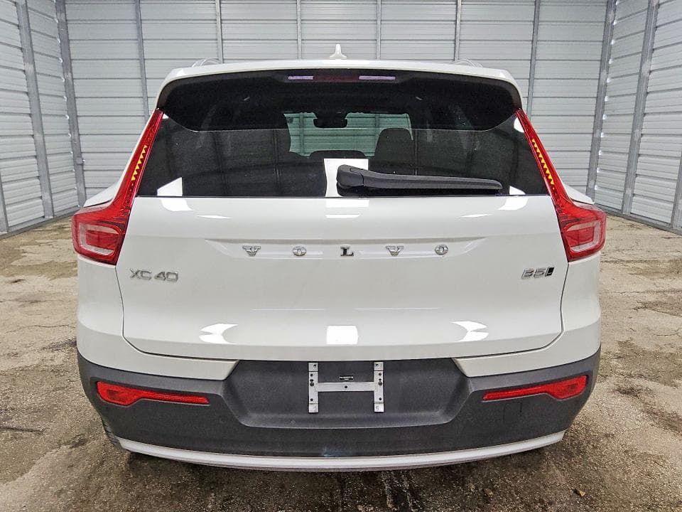 2025 VOLVO XC40 PLUS 6