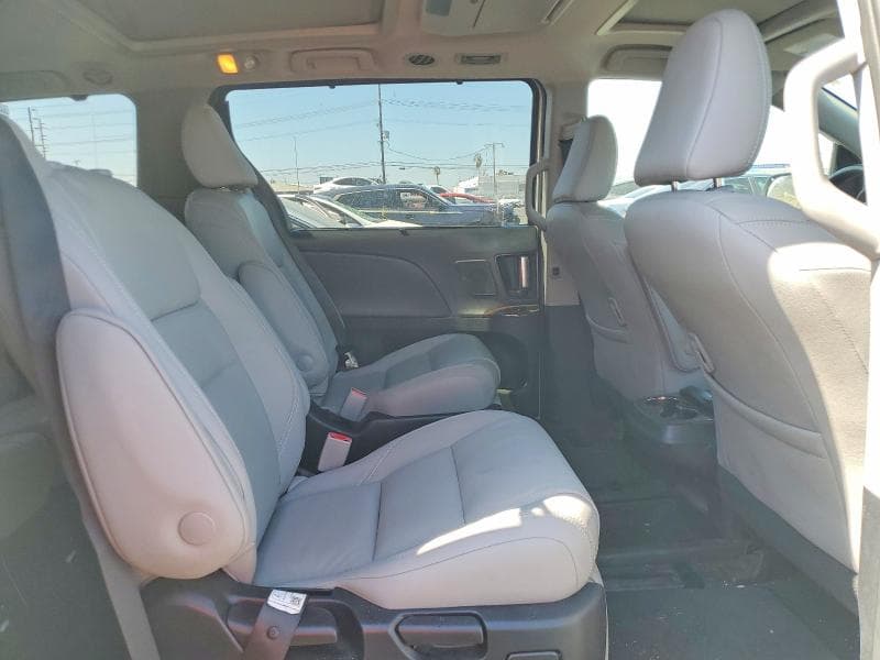 2019 TOYOTA SIENNA LIMITED PREMIUM 7-PASSENGER 11