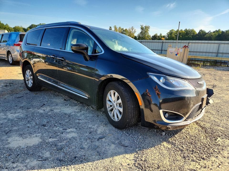 2018 CHRYSLER PACIFICA 4