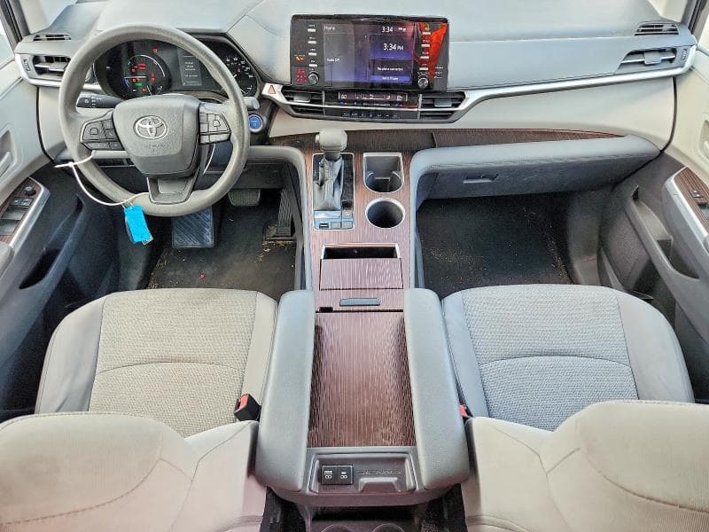 2022 TOYOTA SIENNA LE 8