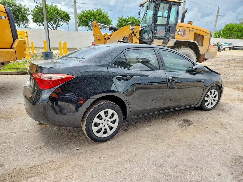 2018 TOYOTA COROLLA LE 3