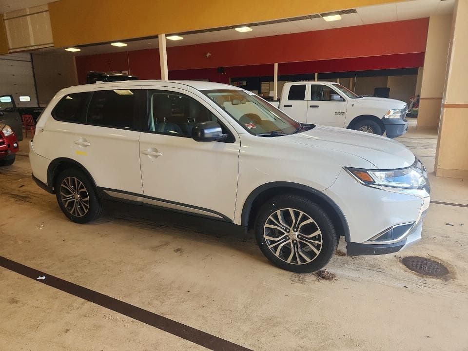 2017 MITSUBISHI OUTLANDER ES 4