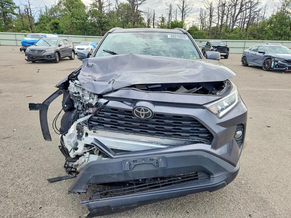 2019 TOYOTA RAV4 XLE 5