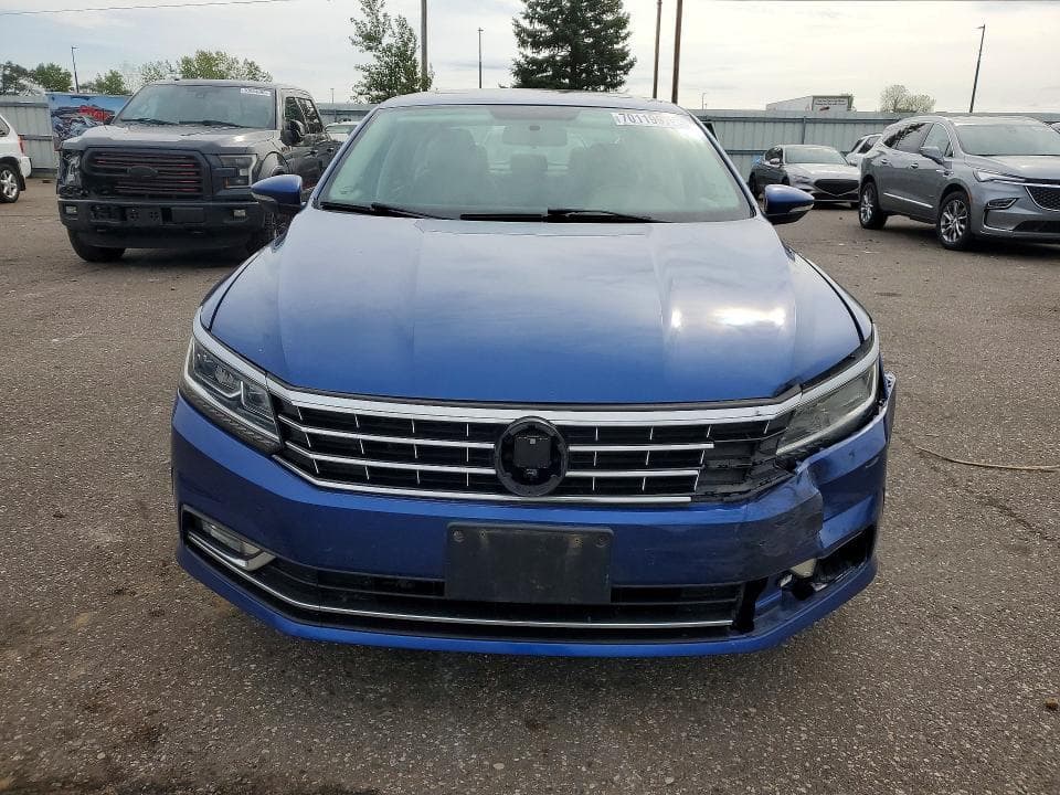 2017 VOLKSWAGEN PASSAT SE 5