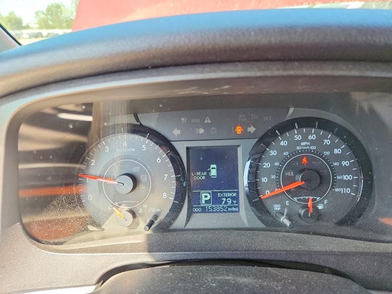 2017 TOYOTA SIENNA LE 9