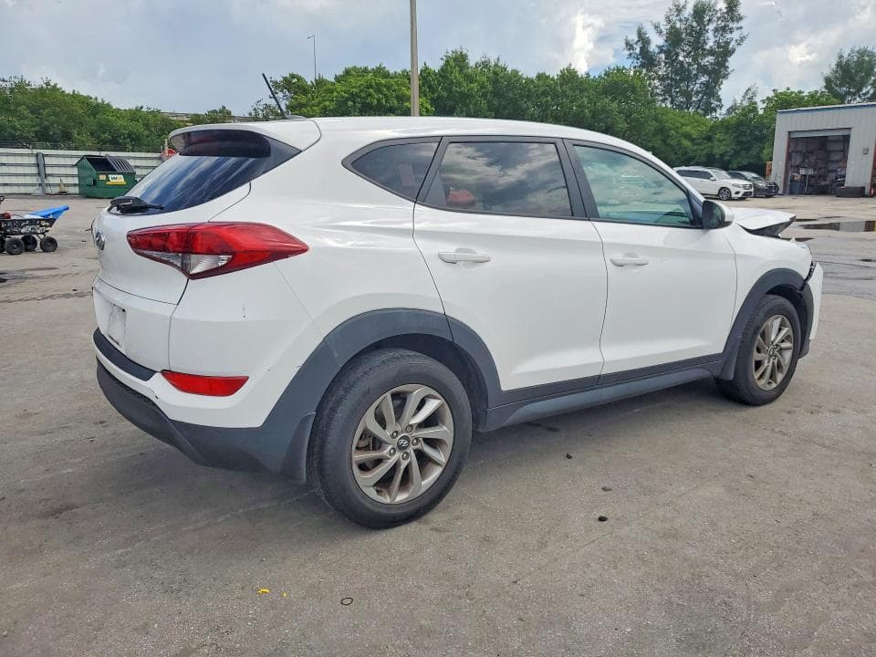 2017 HYUNDAI TUCSON SE 3