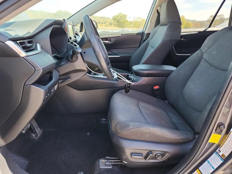 2019 TOYOTA RAV4 XLE 7