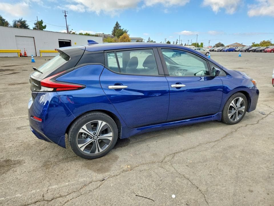 2022 NISSAN LEAF SV 3