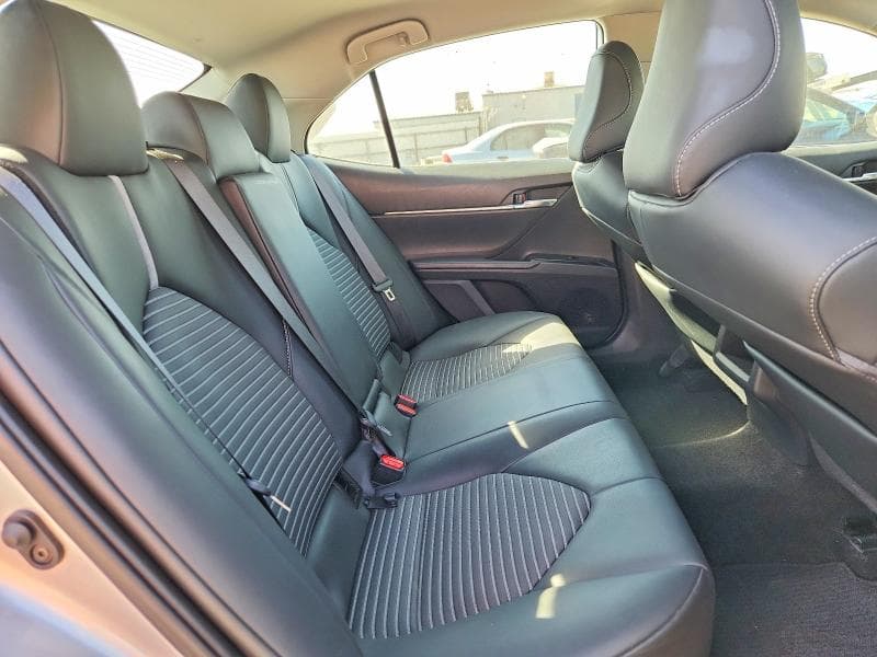 2020 TOYOTA CAMRY SE 10