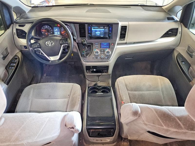 2017 TOYOTA SIENNA LE 8