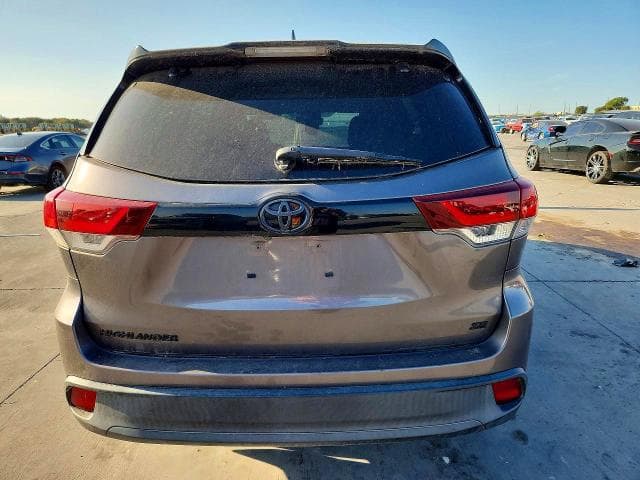 2019 TOYOTA HIGHLANDER SE 6