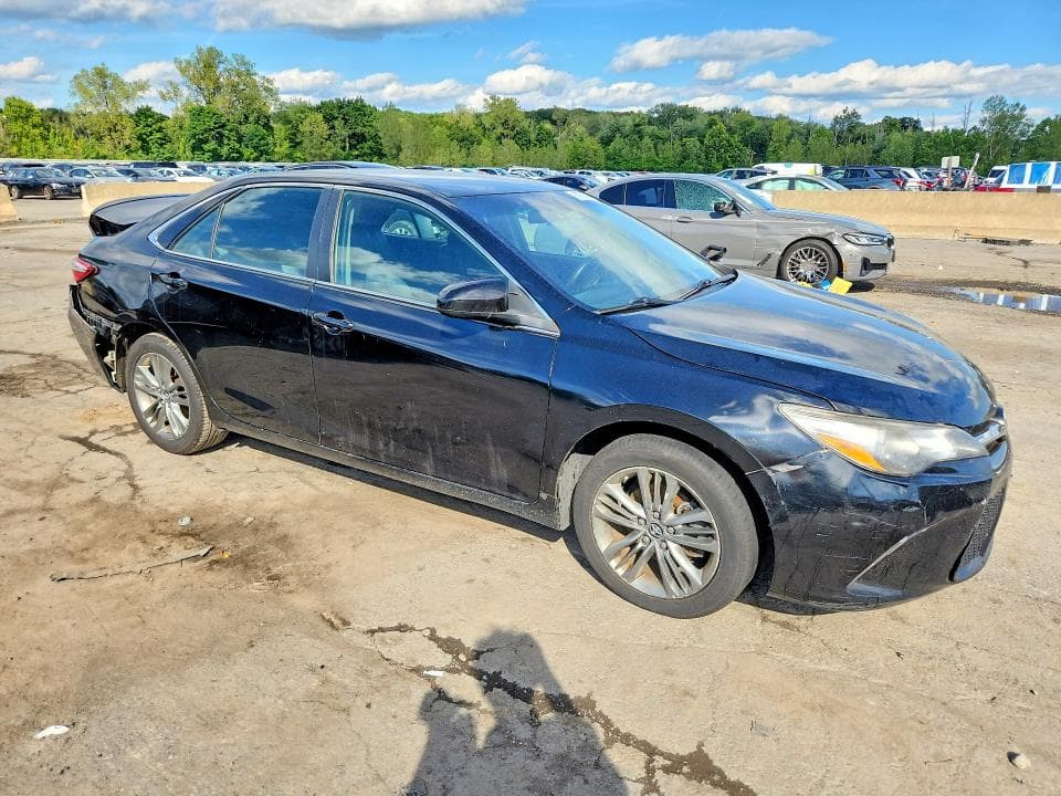 2017 TOYOTA CAMRY SE 4