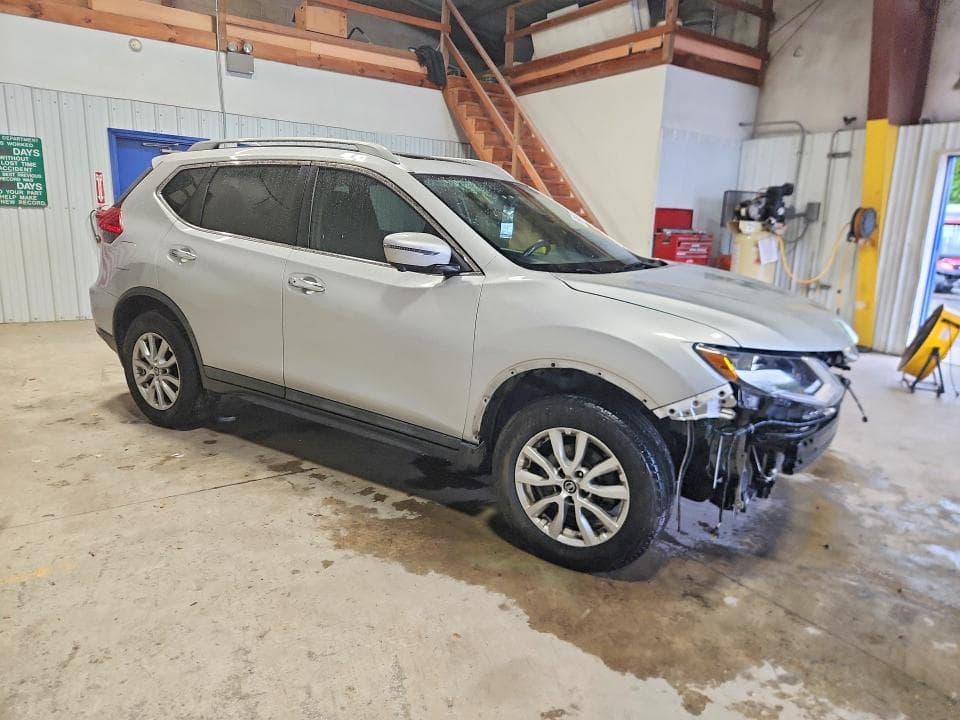 2017 NISSAN ROGUE SV 4