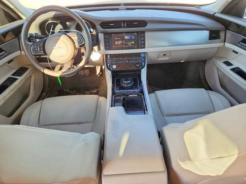 2017 JAGUAR XF PREMIUM 8