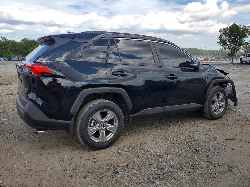 2025 TOYOTA RAV4 XLE 3