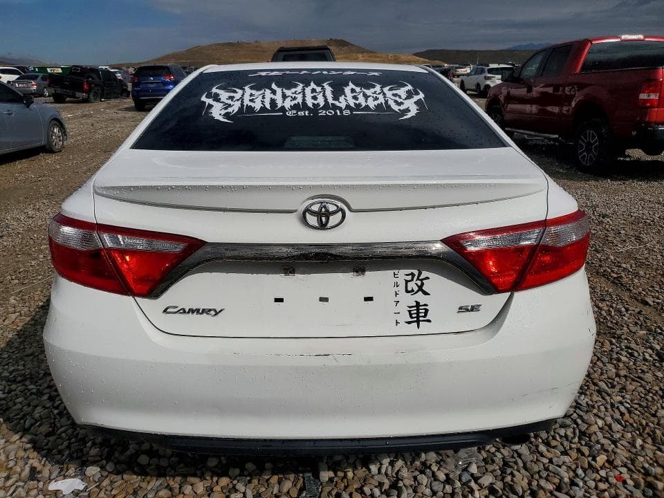 2017 TOYOTA CAMRY SE 6