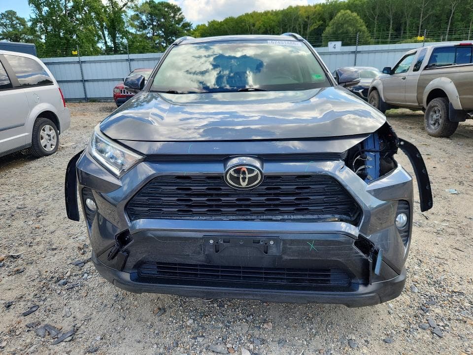2019 TOYOTA RAV4 XLE 5