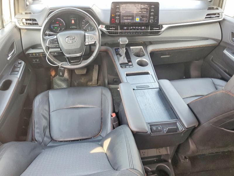 2021 TOYOTA SIENNA XSE 8