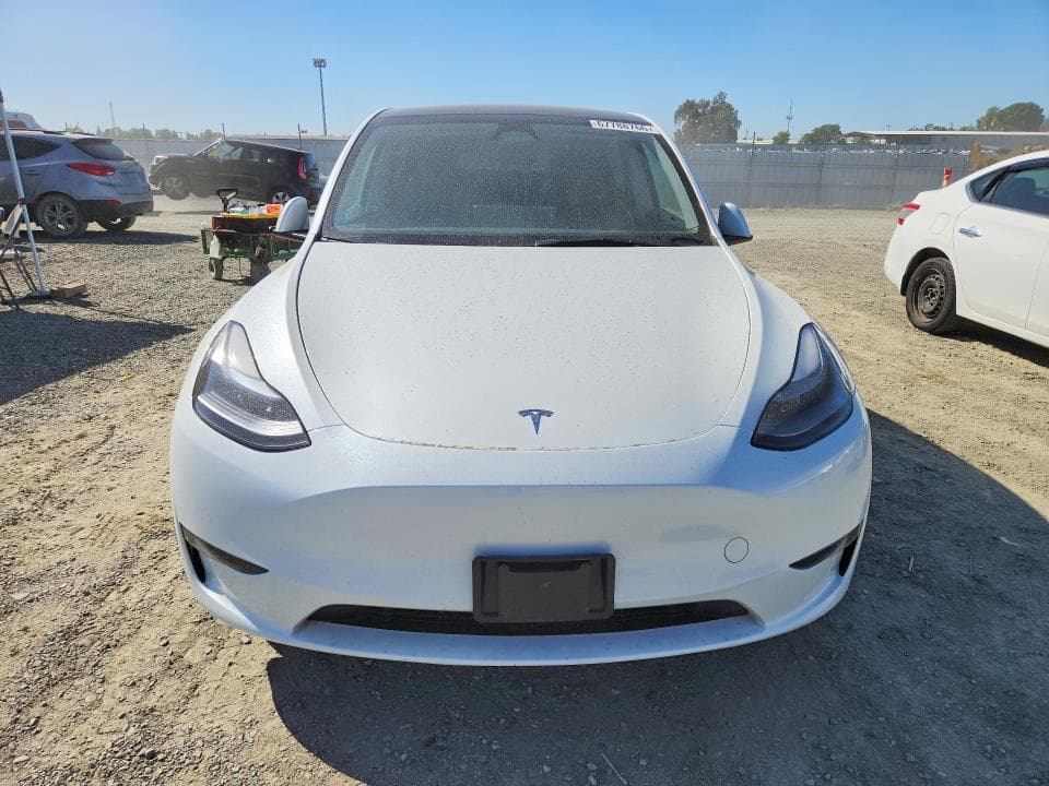 2025 TESLA MODEL Y 5