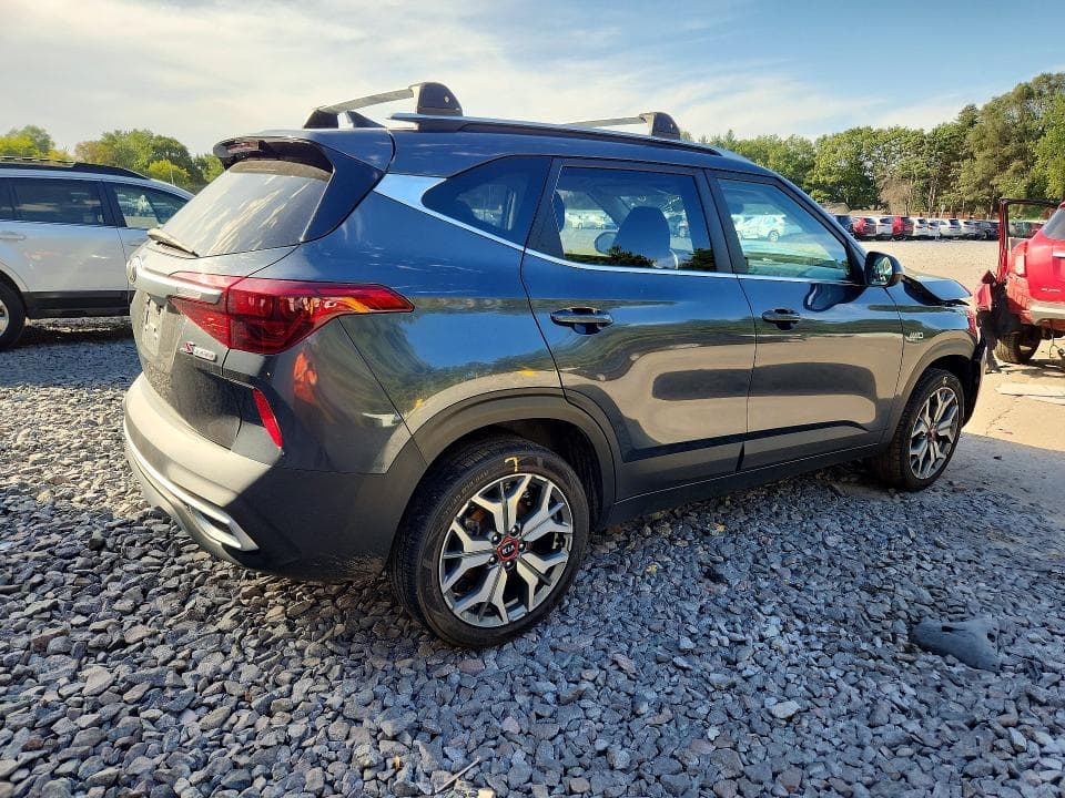 2021 KIA SELTOS S 3