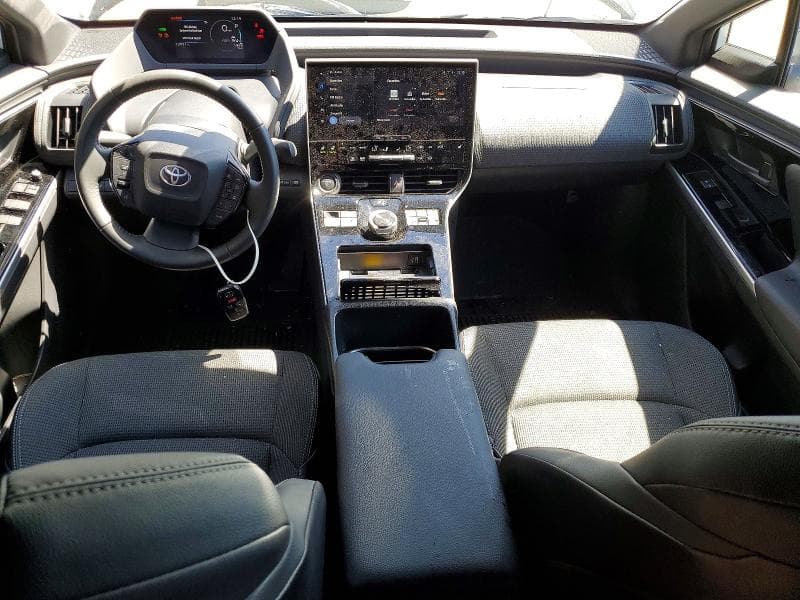 2025 TOYOTA BZ4X XLE 8