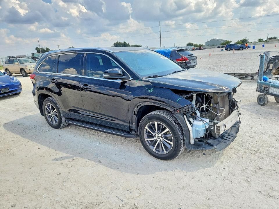 2018 TOYOTA HIGHLANDER XLE 4