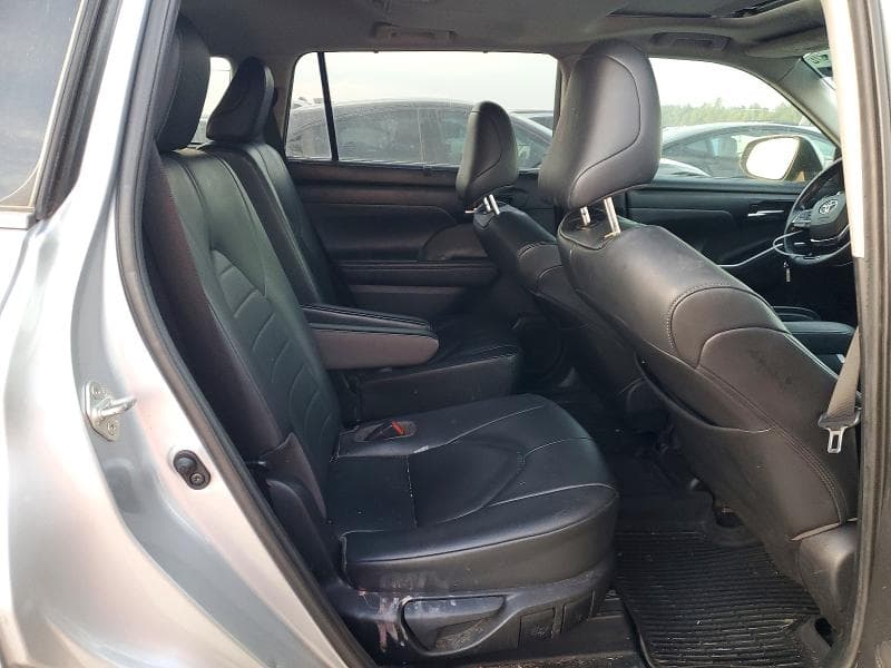 2020 TOYOTA HIGHLANDER XLE 11