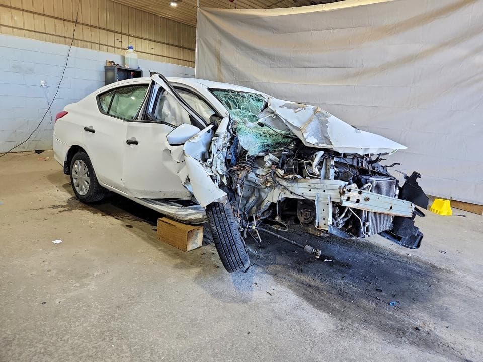 2019 NISSAN VERSA S 4
